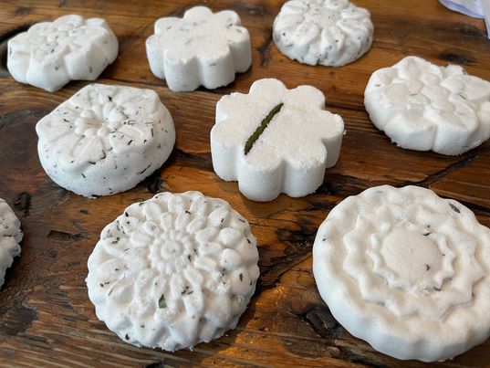 Bombe de bain artisanale (environ 100 g) - poids variables