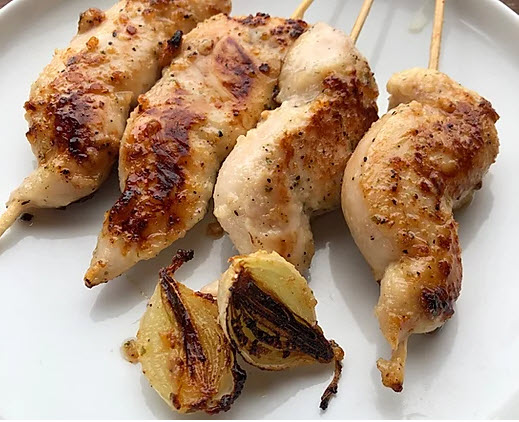 Brochettes de poulet de grain miel, ail et persil - filet (4/paquet)poids variable