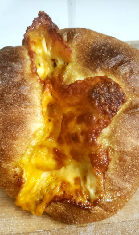 Pain au fromage levain